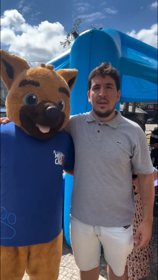 Feirinha de adoção promovida pela APA